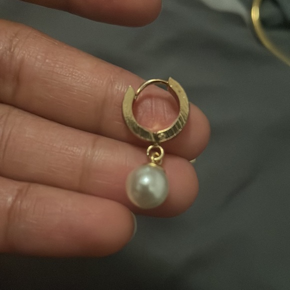 Gold pearl Huggies loops - Picture 5 of 8